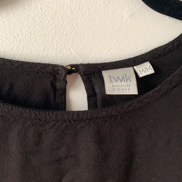 Cute dress with a sparrow embroidery - Picture 3 of 9